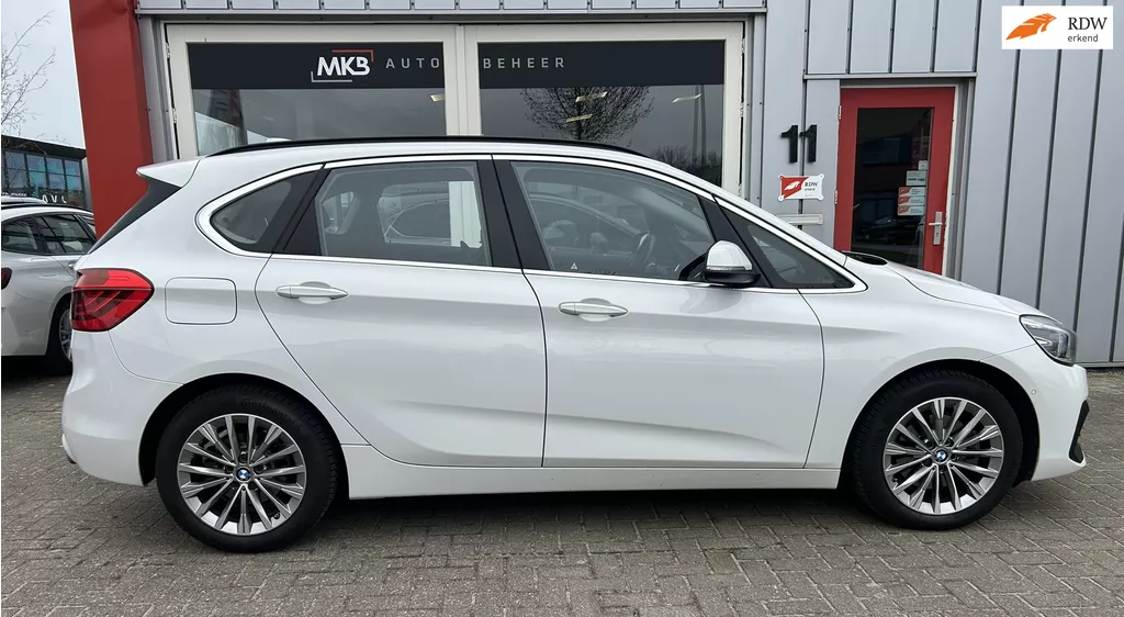 BMW 2-serie Active Tourer 220i High Executive Trekhaak/LED
